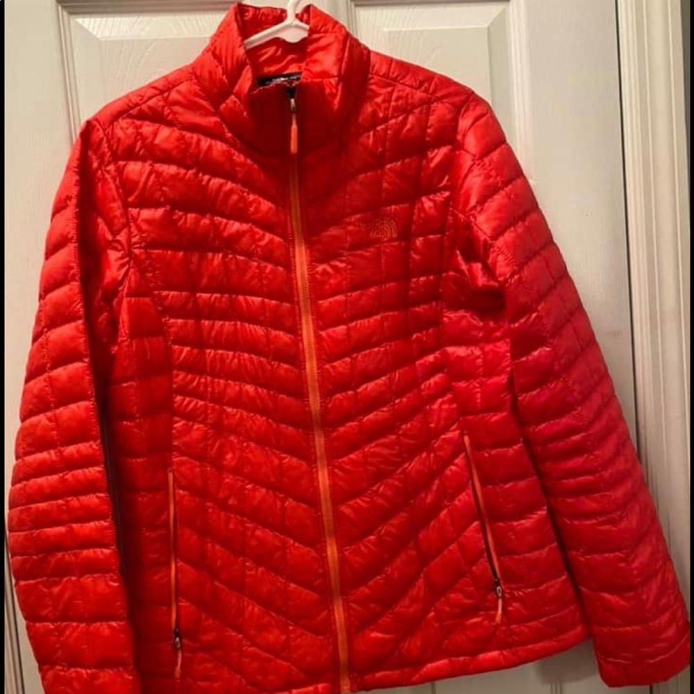 North Face Women’s Thermoball insulated puff coat